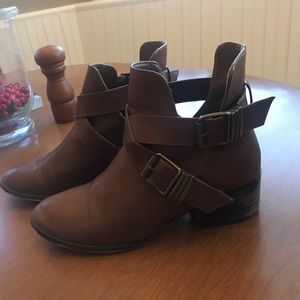 Size 8 lightly worn booties